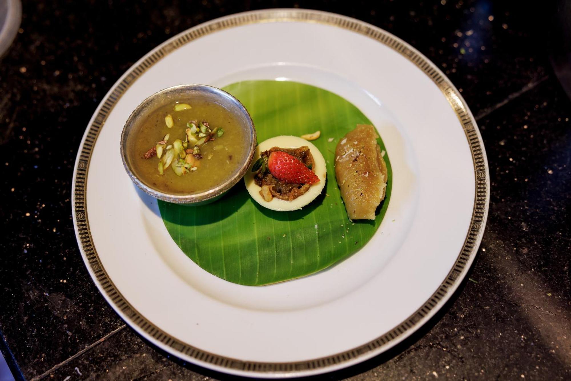 The Leela Palace Chennai Ngoại thất bức ảnh A plate of prasadam